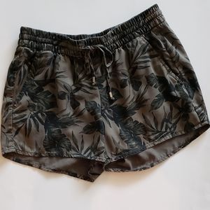 EXCELLENT CONDITION! OLD NAVY WOMEN SHORTS